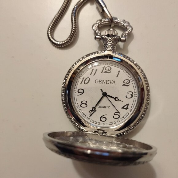 Vintage Geneva Silver-Tone Quartz Pocket Watch With Chain & Gift Box-NEW - Picture 1 of 9